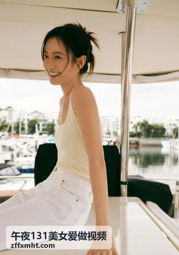 午夜131美女爱做视频之海边漫步的浪漫足迹